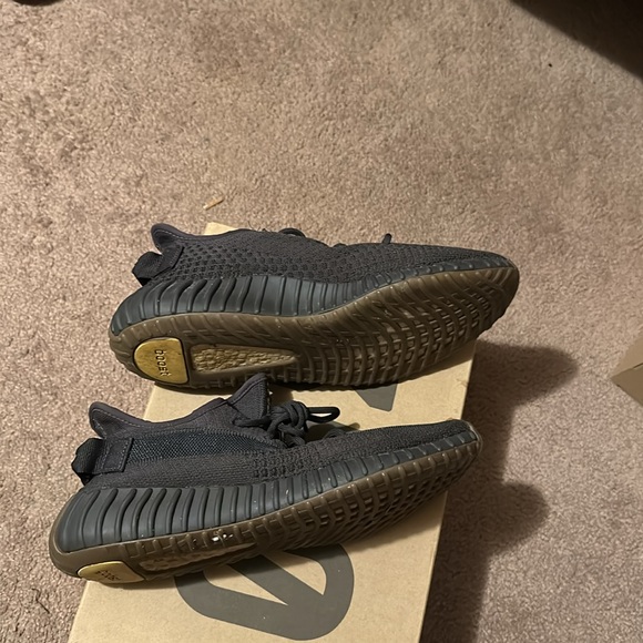 Yeezy Boost 350 V2 Cinder - Picture 2 of 3